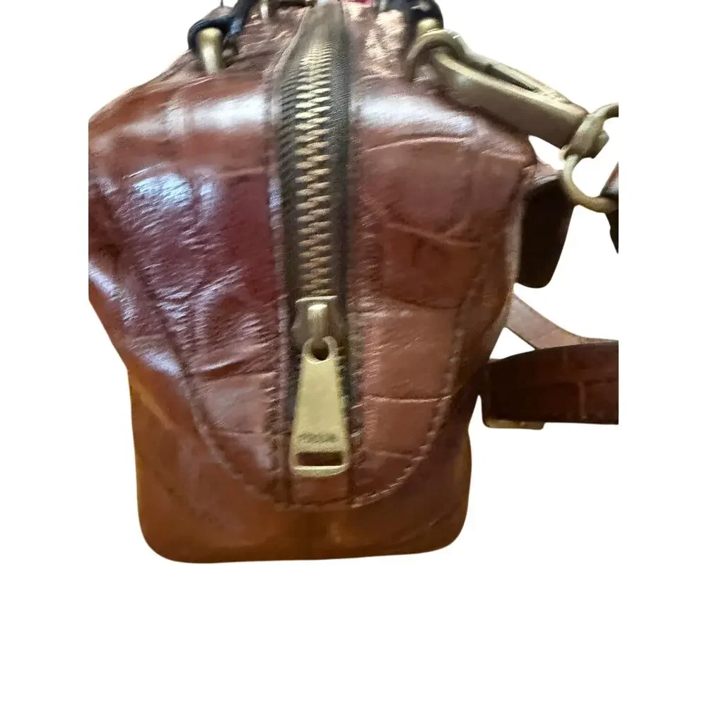 Vintage Fossil Reissue Frame Doctor bag croc embossed leather stylish classy